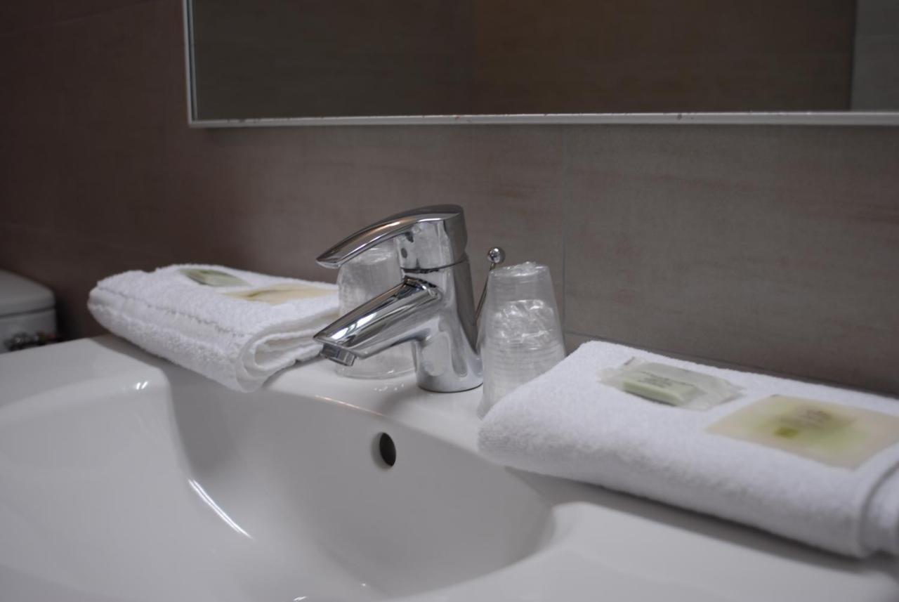 Hotel Les Eucalyptus Порто Поло Екстериор снимка