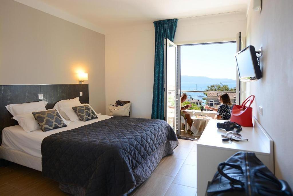 Hotel Les Eucalyptus Порто Поло Екстериор снимка