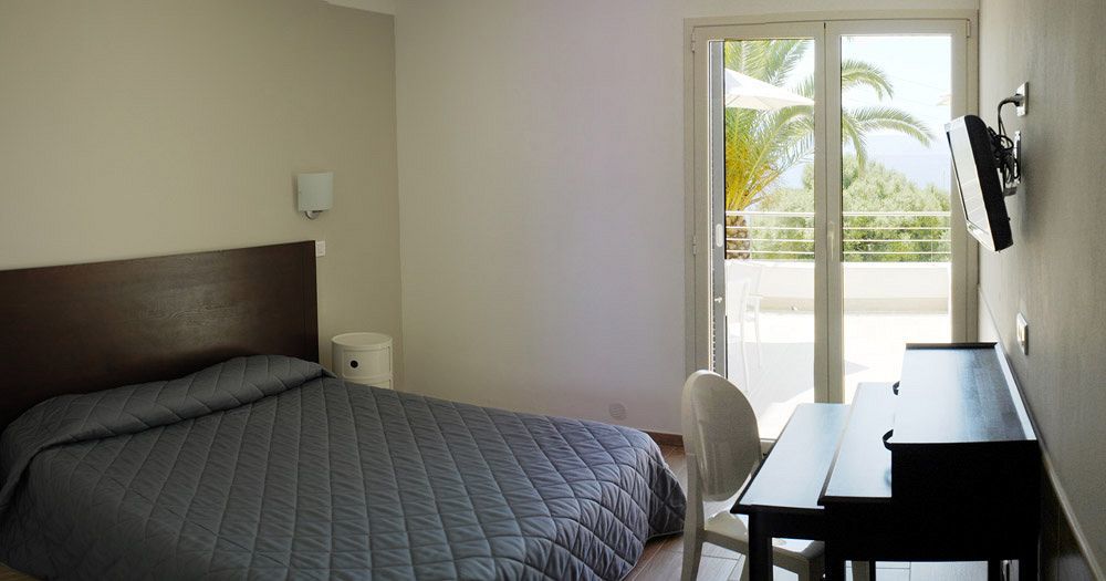 Hotel Les Eucalyptus Порто Поло Екстериор снимка