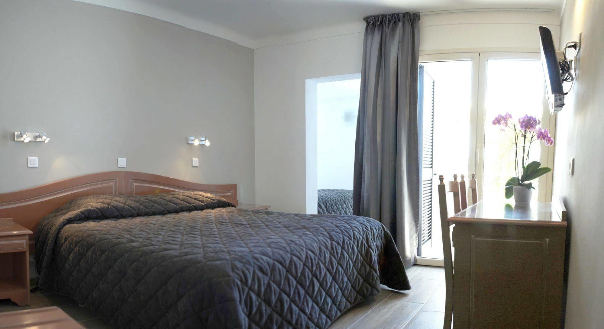 Hotel Les Eucalyptus Порто Поло Екстериор снимка